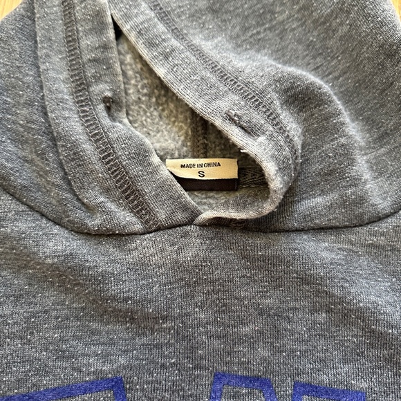 cropped PENN hoodie with raw hem - Picture 3 of 3